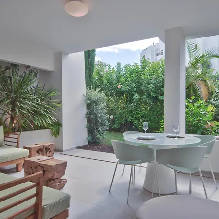 Jardines - Avago 0-3 Garden View 1b Holiday home